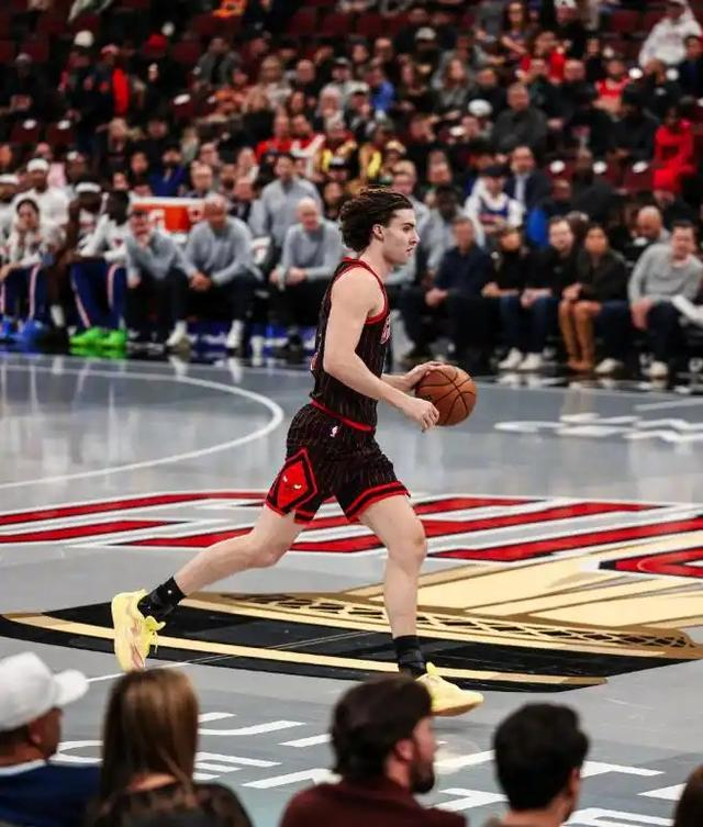 包含公牛惊险击败尼克斯,拉文绝杀时刻成为球队英雄的词条 包含公牛惊险击败尼克斯,拉文绝杀时刻成为球队英雄的词条