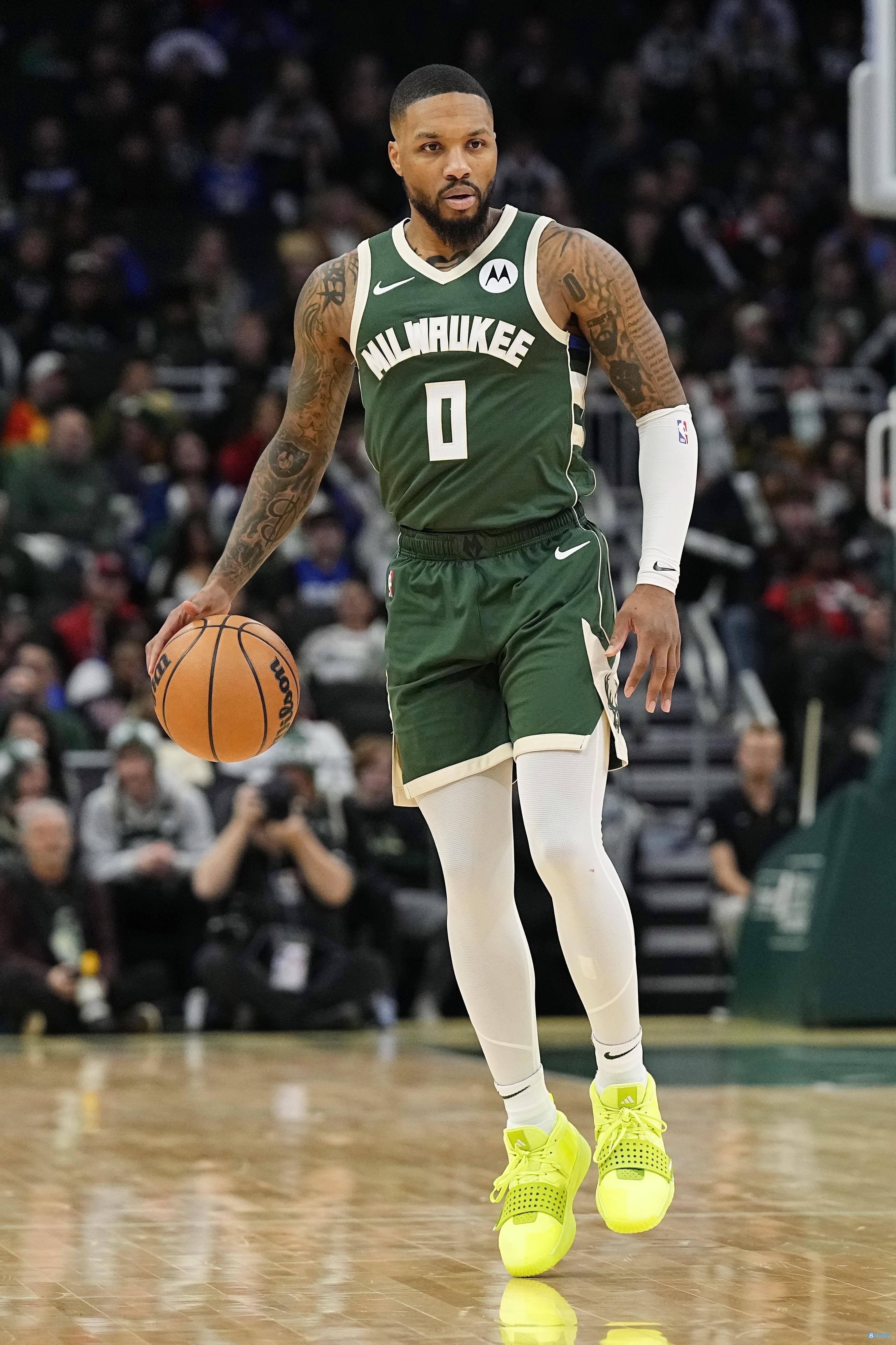 lpl官网-开拓者控卫利拉德发挥出色，率队取得连胜的简单介绍