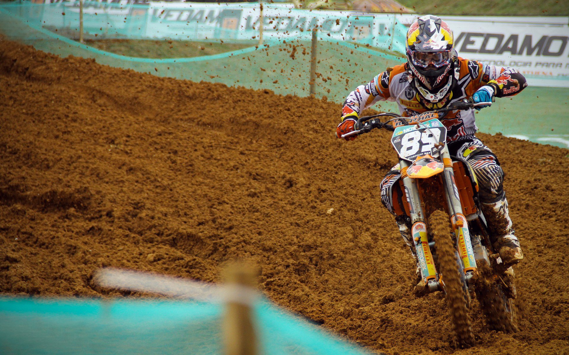 赛道与球场，文班亚马的极速统治与尼克斯的生死逆袭